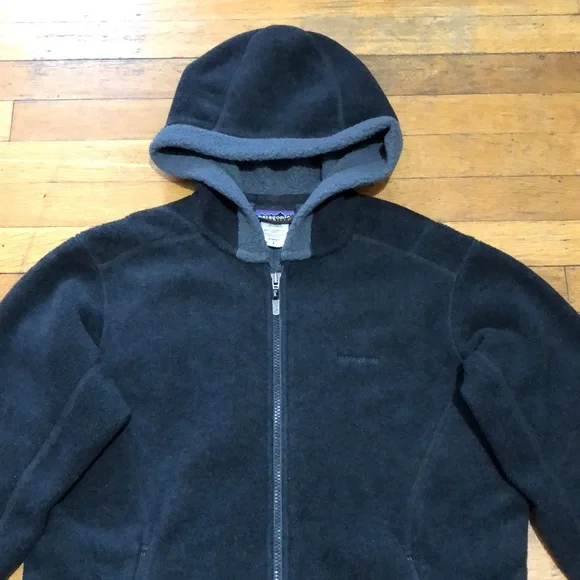 Patagonia Women’s Synchilla Arctic Fleece Jacket in Black & Grey, size Large - Picture 4 of 16